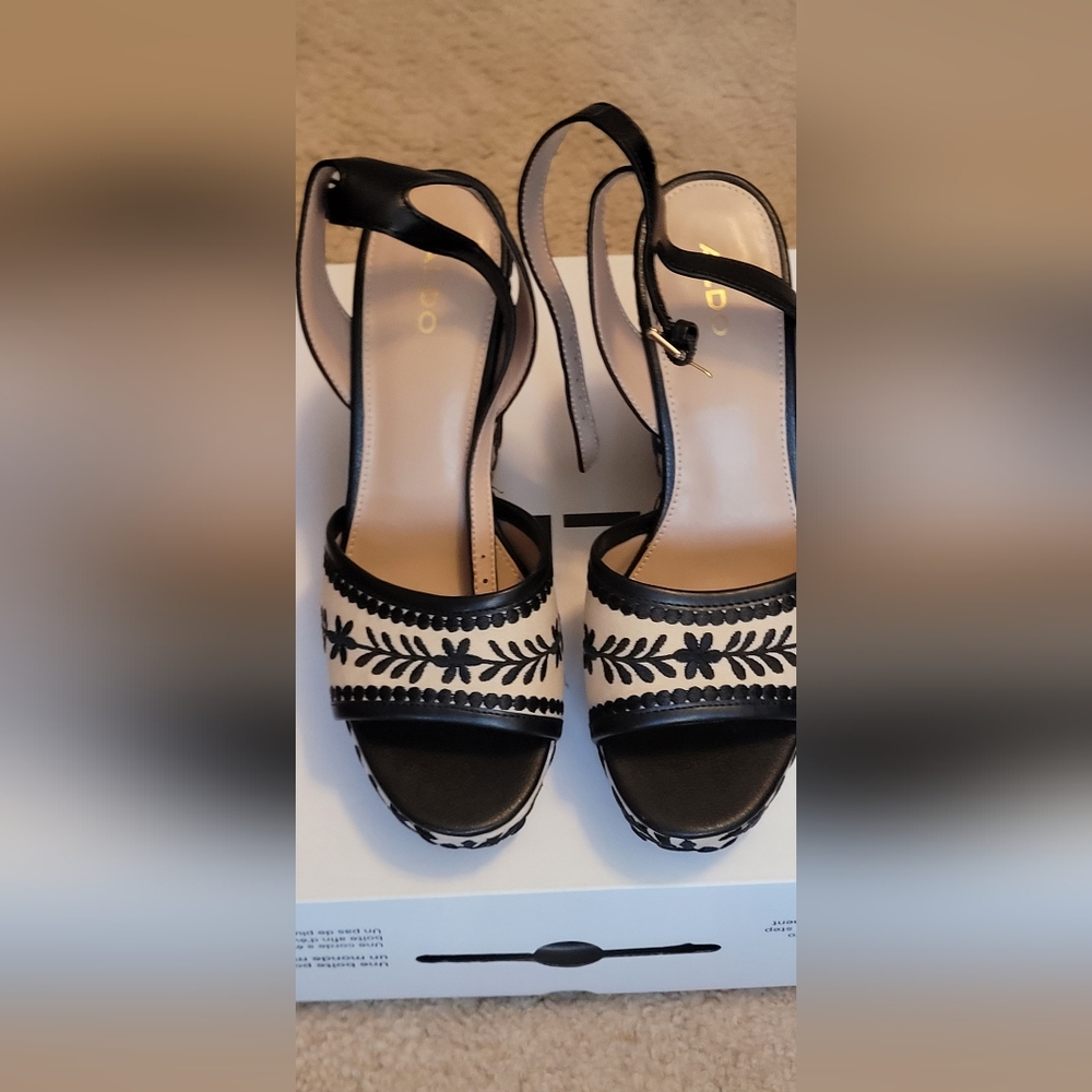 Cute Aldo Sandals - Picture 2 of 5